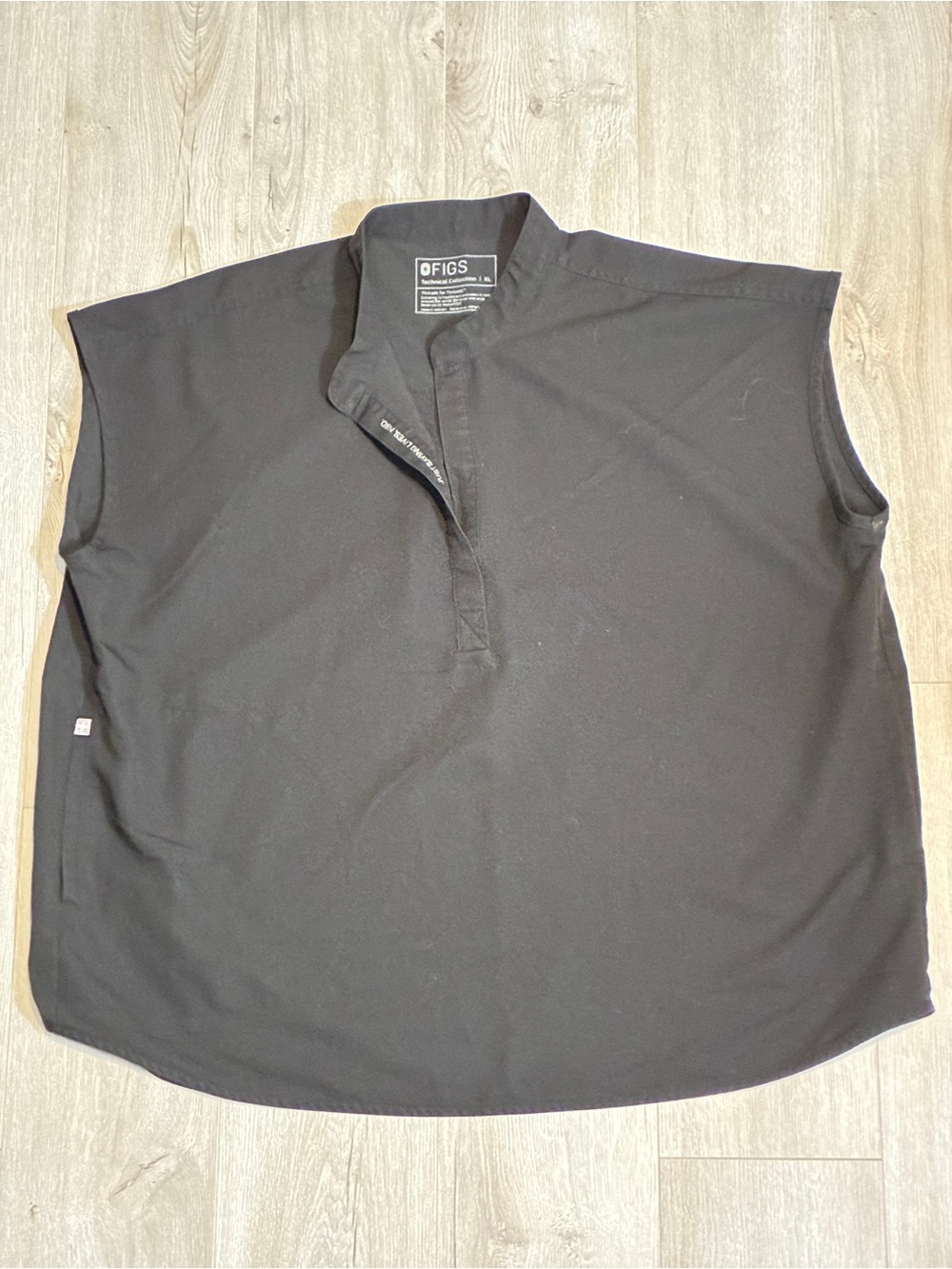 Figs Black Cap-Sleeve Tunic Top - Picture 5 of 8
